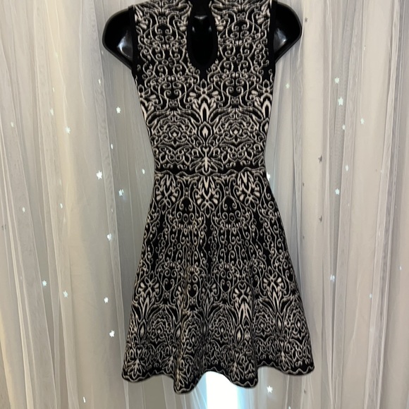 Xhilarations black & white print dress Size Small #10181 - Picture 3 of 6